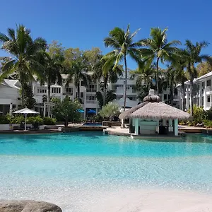 Club Palm Cove