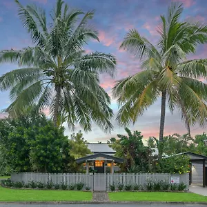 Sweet Creek Cottage, Palm Cove, 200m To Beach, Heated Pool, Pets Palm Cove